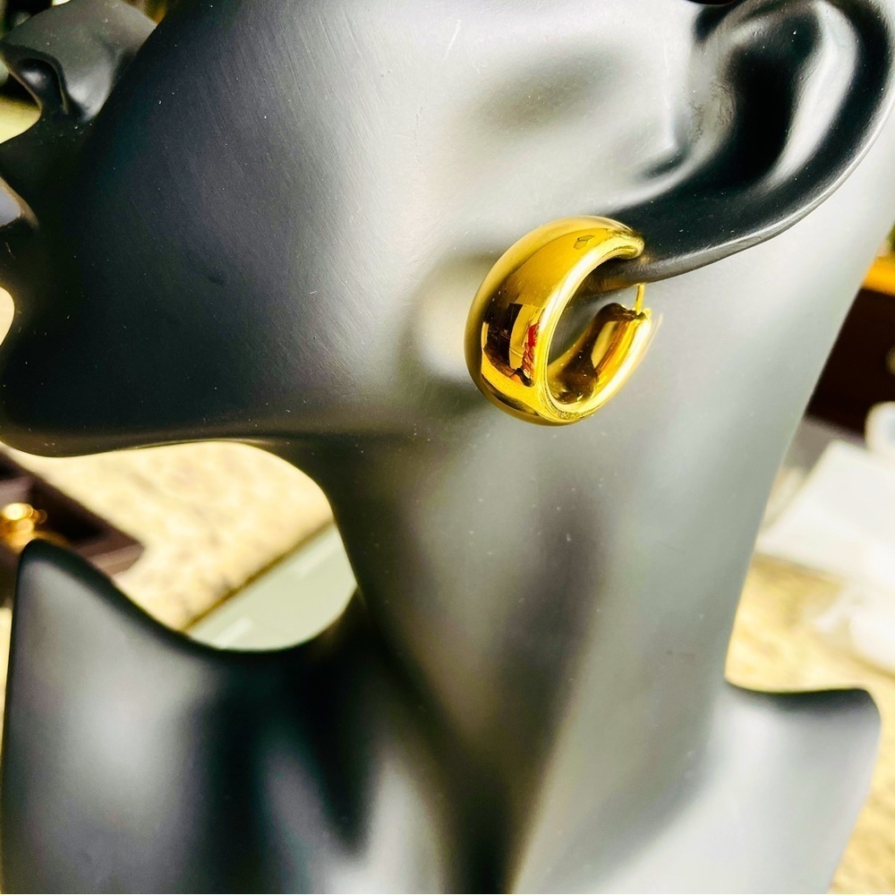 14K Yellow Gold MILOR Italy Chunky Rounded Hoop Earrings